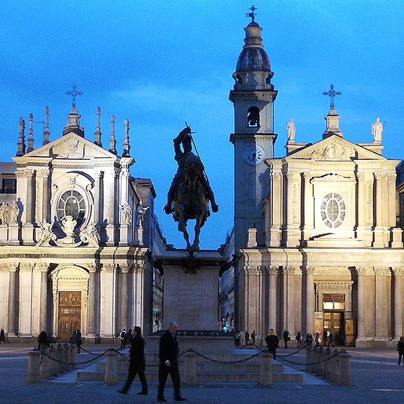 Tour Torino by night